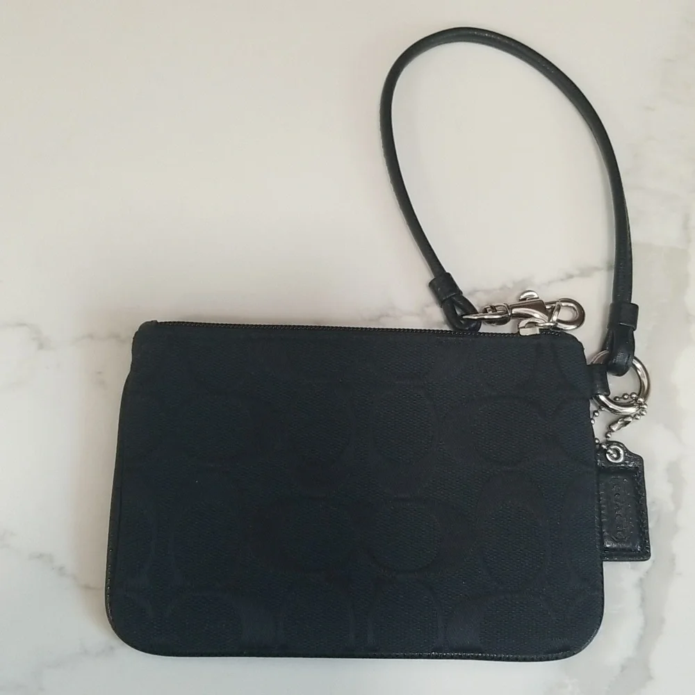 NWOT Coach Black Signature Canvas Wristlet - Picture 9 of 9